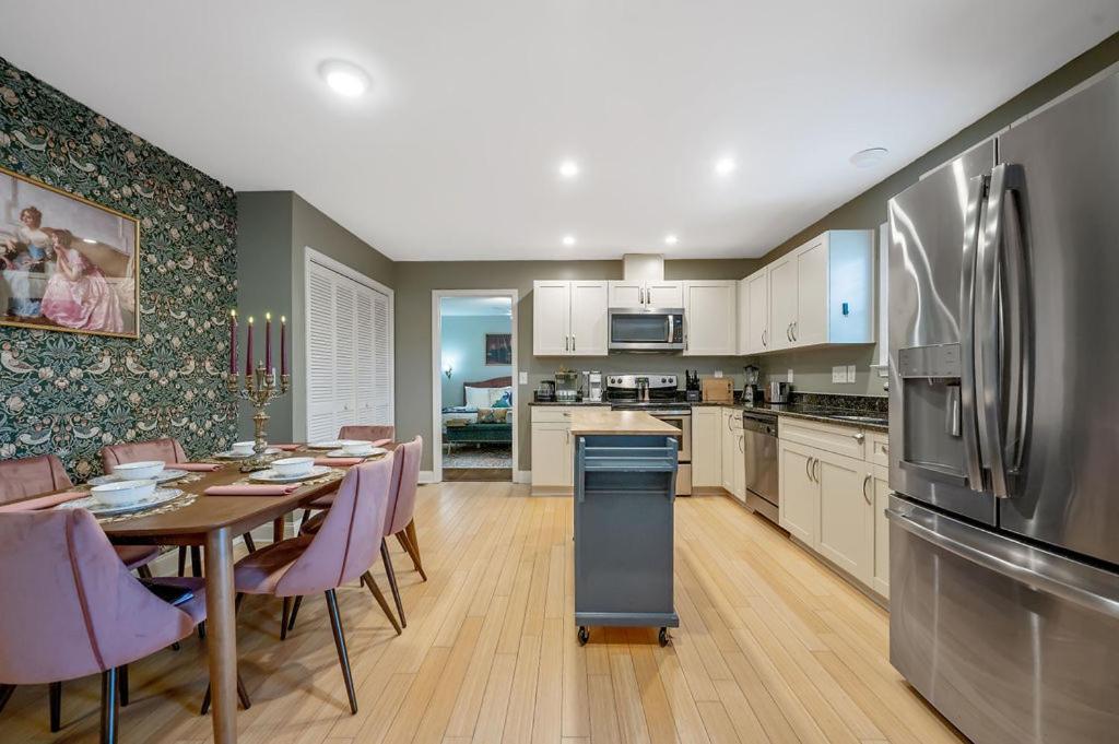 New Victorian Theme, 3Br, Lrg Backyard Close To Pnc Arena, Downtown, And Rdu Airport Raleigh Buitenkant foto