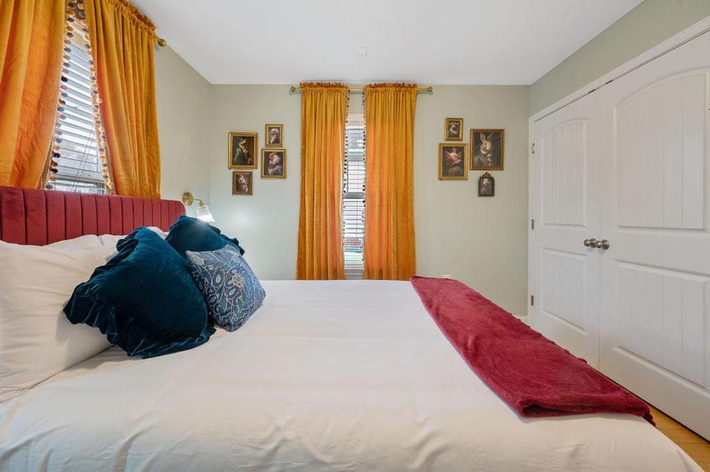 New Victorian Theme, 3Br, Lrg Backyard Close To Pnc Arena, Downtown, And Rdu Airport Raleigh Buitenkant foto